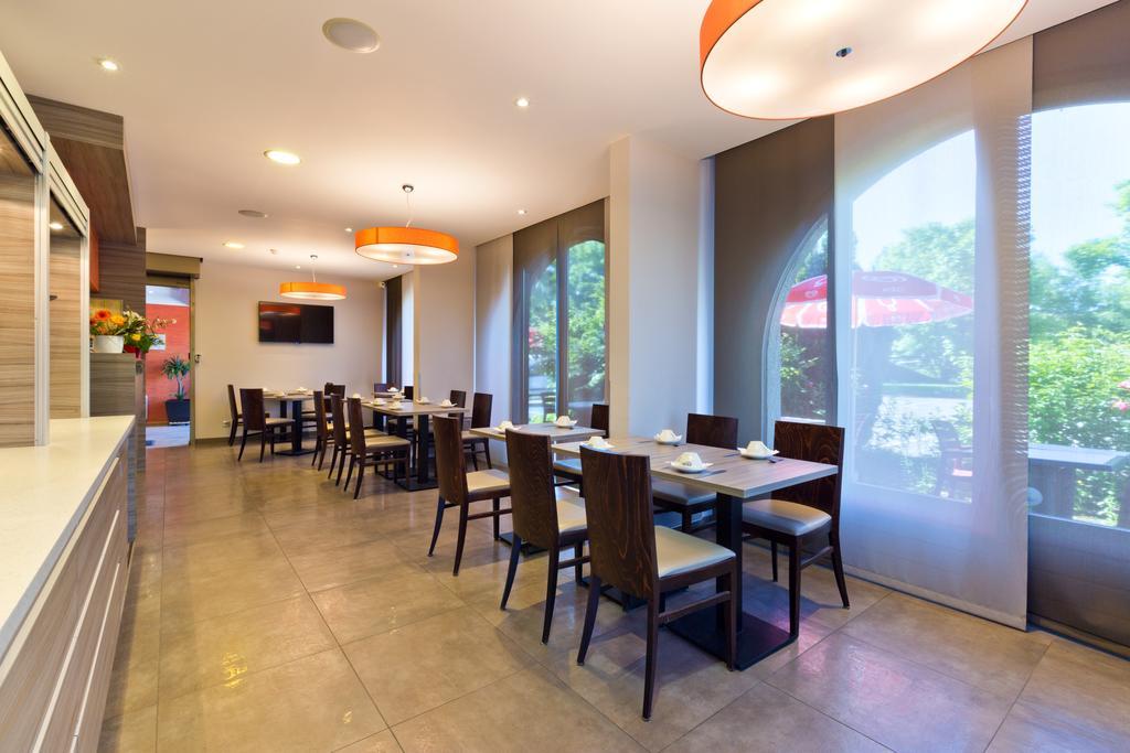 Logis Albhotel Grill アルビ＝シェラン エクステリア 写真